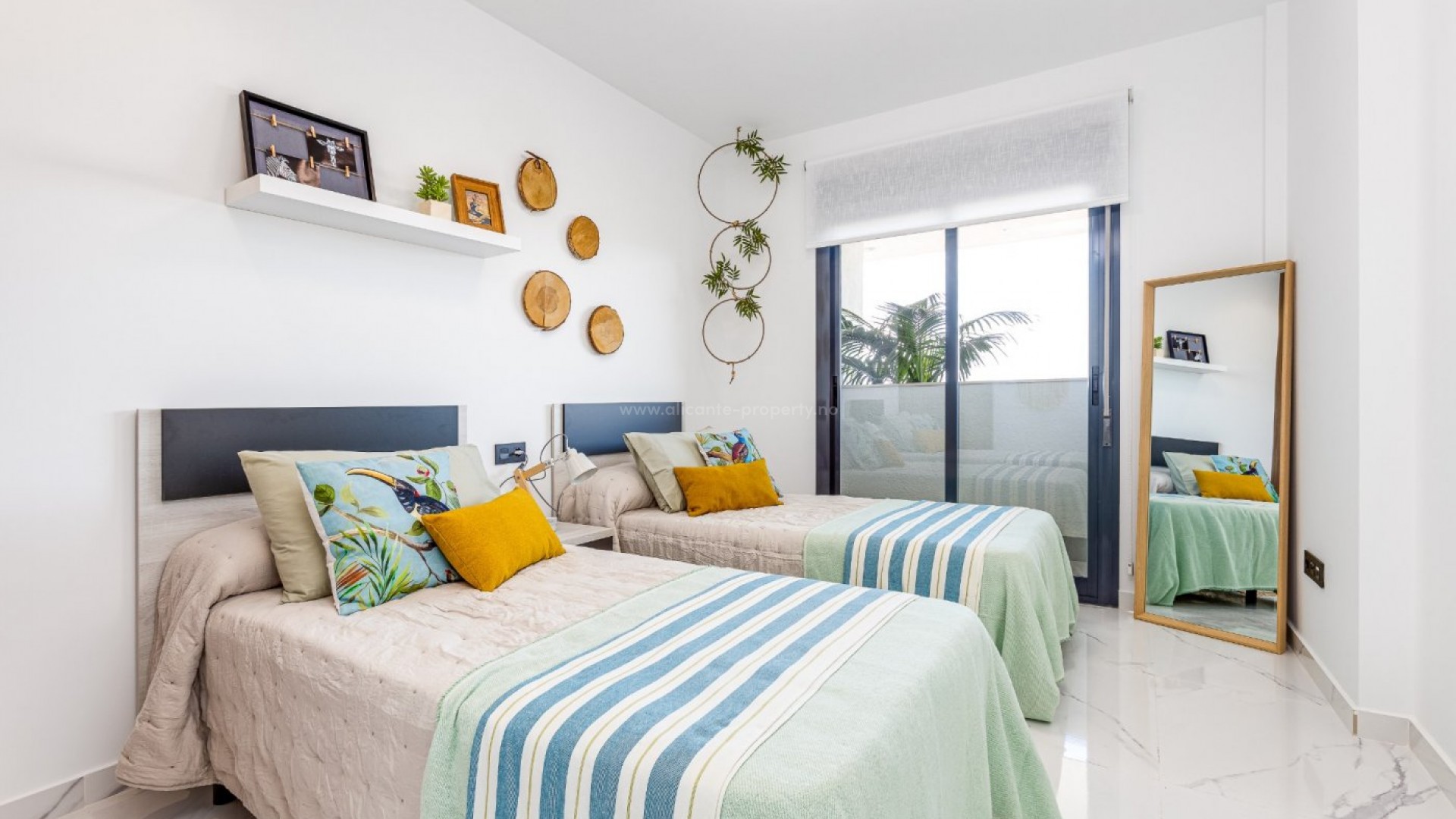 Penthouses and standard apartments in El Raso, Guardamar del Segura, 2/3 bedrooms, 2 bathrooms, 1st floor w/ garden or terrace or solarium for top floor