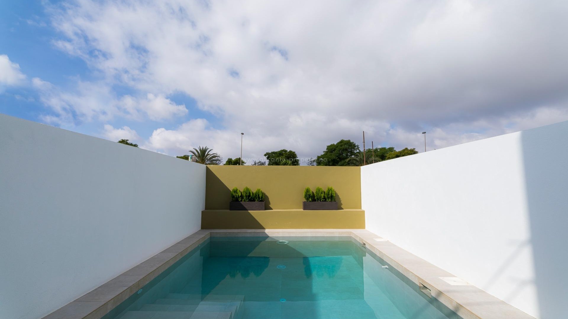 Rekkehus/leilighet i Pilar de la Horadada med store terrasser og hager, 2 og 3 soverom, basseng, 5 min strender og mest prestigefylte La Romero golfbane