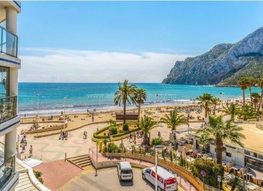 Smaller and larger beautiful apartment in Calpe with magnificent sea views, first line of La Fossa beach, 1/2/3 bedrooms, 2 bathrooms, terraces, shared pool