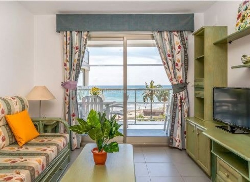 Smaller and larger beautiful apartment in Calpe with magnificent sea views, first line of La Fossa beach, 1/2/3 bedrooms, 2 bathrooms, terraces, shared pool