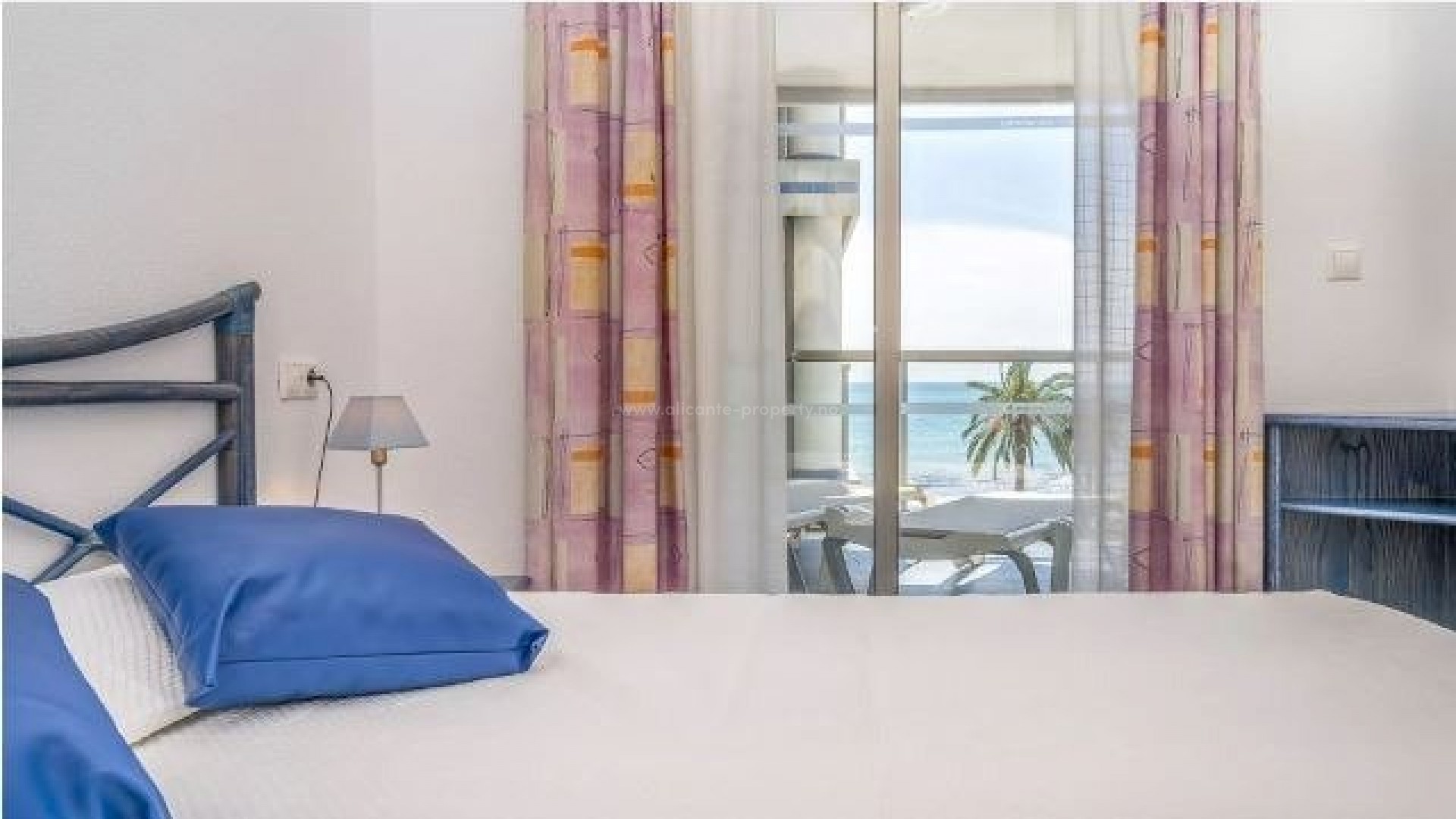 Smaller and larger beautiful apartment in Calpe with magnificent sea views, first line of La Fossa beach, 1/2/3 bedrooms, 2 bathrooms, terraces, shared pool