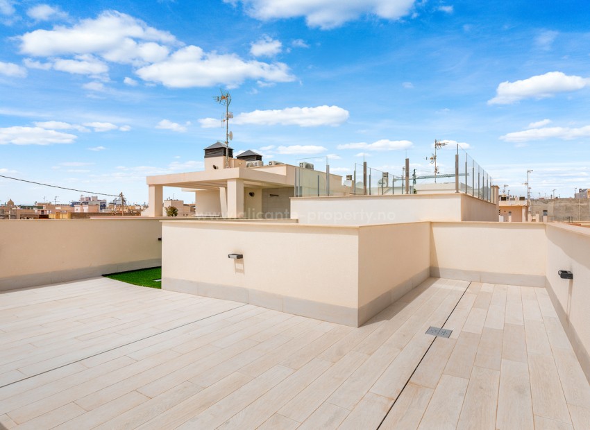 The apartments are located on the beach in Torrevieja, 2/3 bedrooms, 2 bathrooms, terraces/solarium, the solarium has a leisure area with pool and barbecue