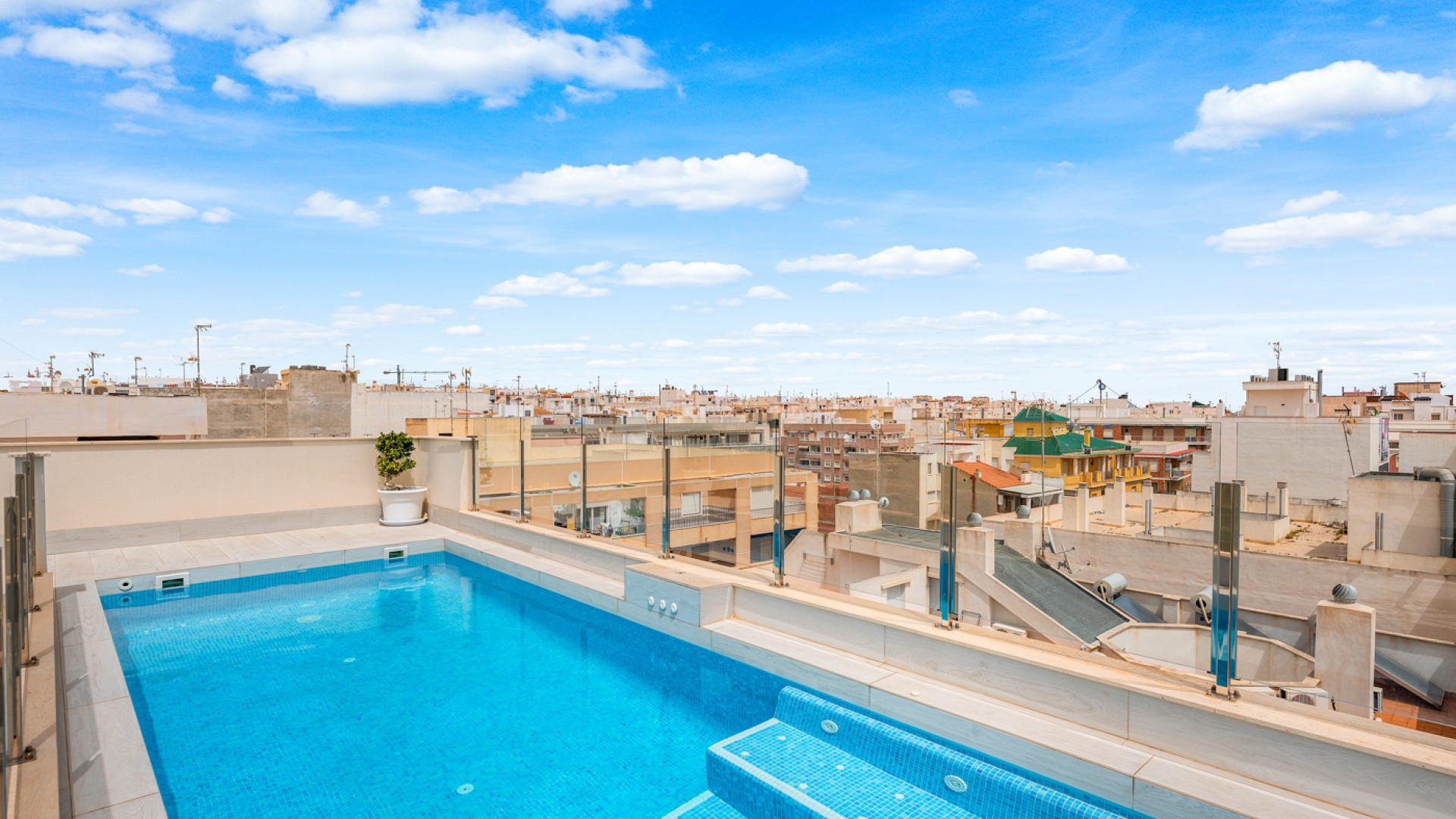 The apartments are located on the beach in Torrevieja, 2/3 bedrooms, 2 bathrooms, terraces/solarium, the solarium has a leisure area with pool and barbecue