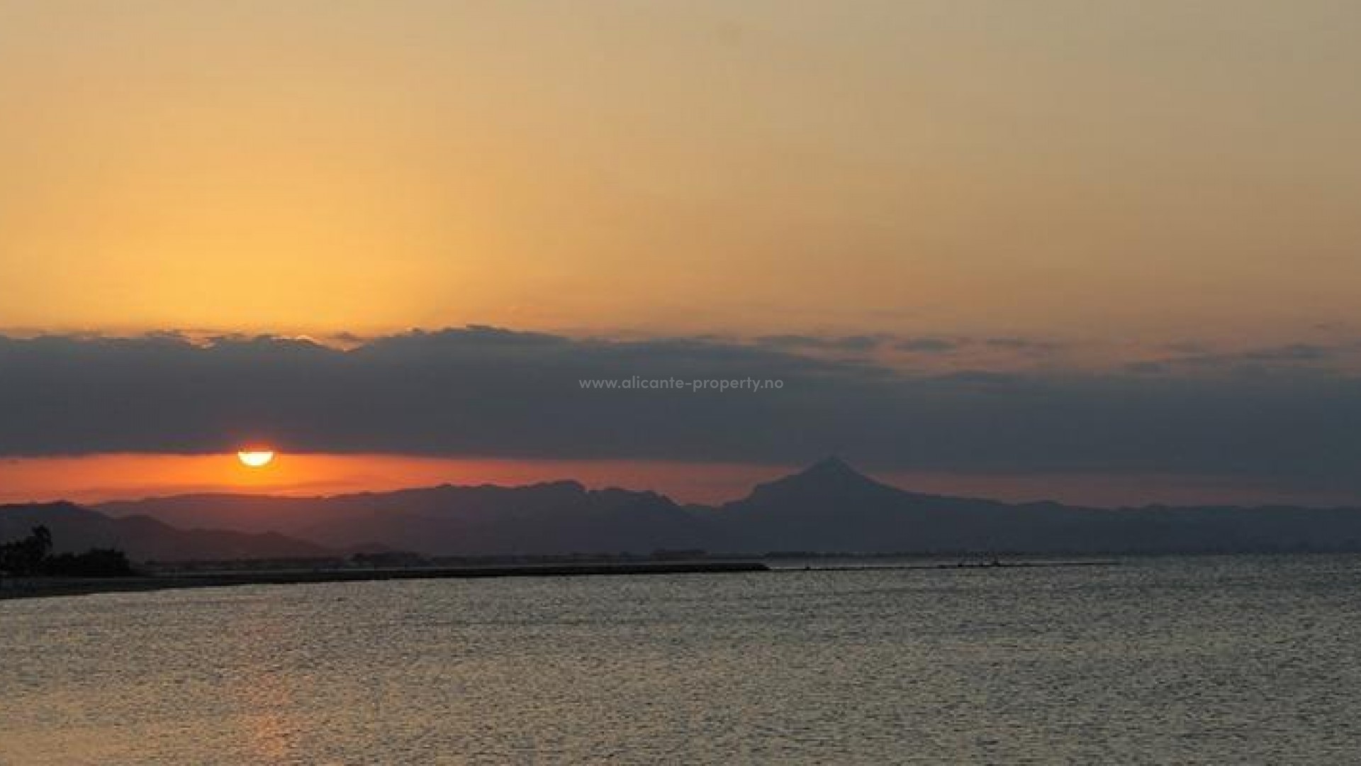 The residential complex with luxury apartments and penthouses in El Verger in Denia, 3 bedrooms, 3 bathrooms, spacious terraces and several swimming pools, great views