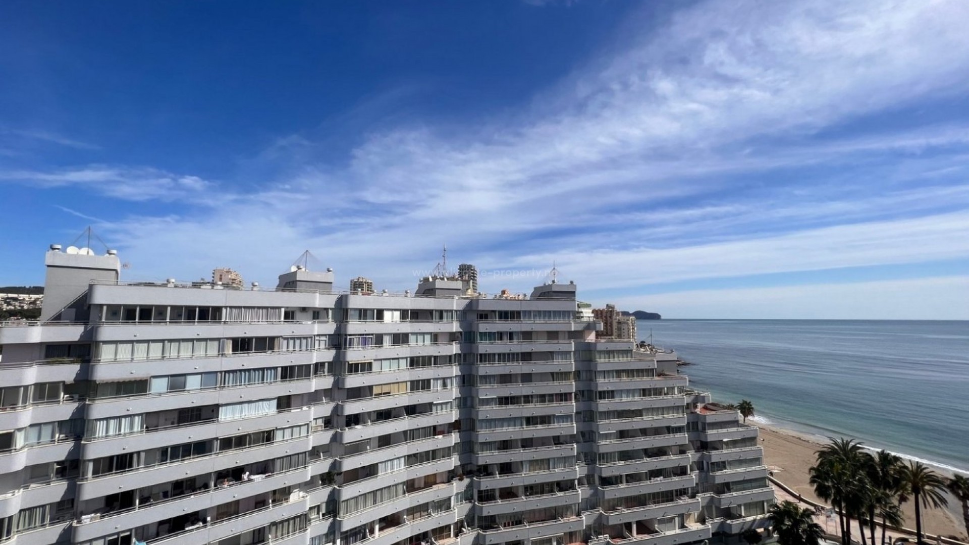 Top apartments/penthouse in Calpe with sea view, 3 bedrooms, 2 bathrooms, large terrace with fantastic views, common area with pool and hot tub