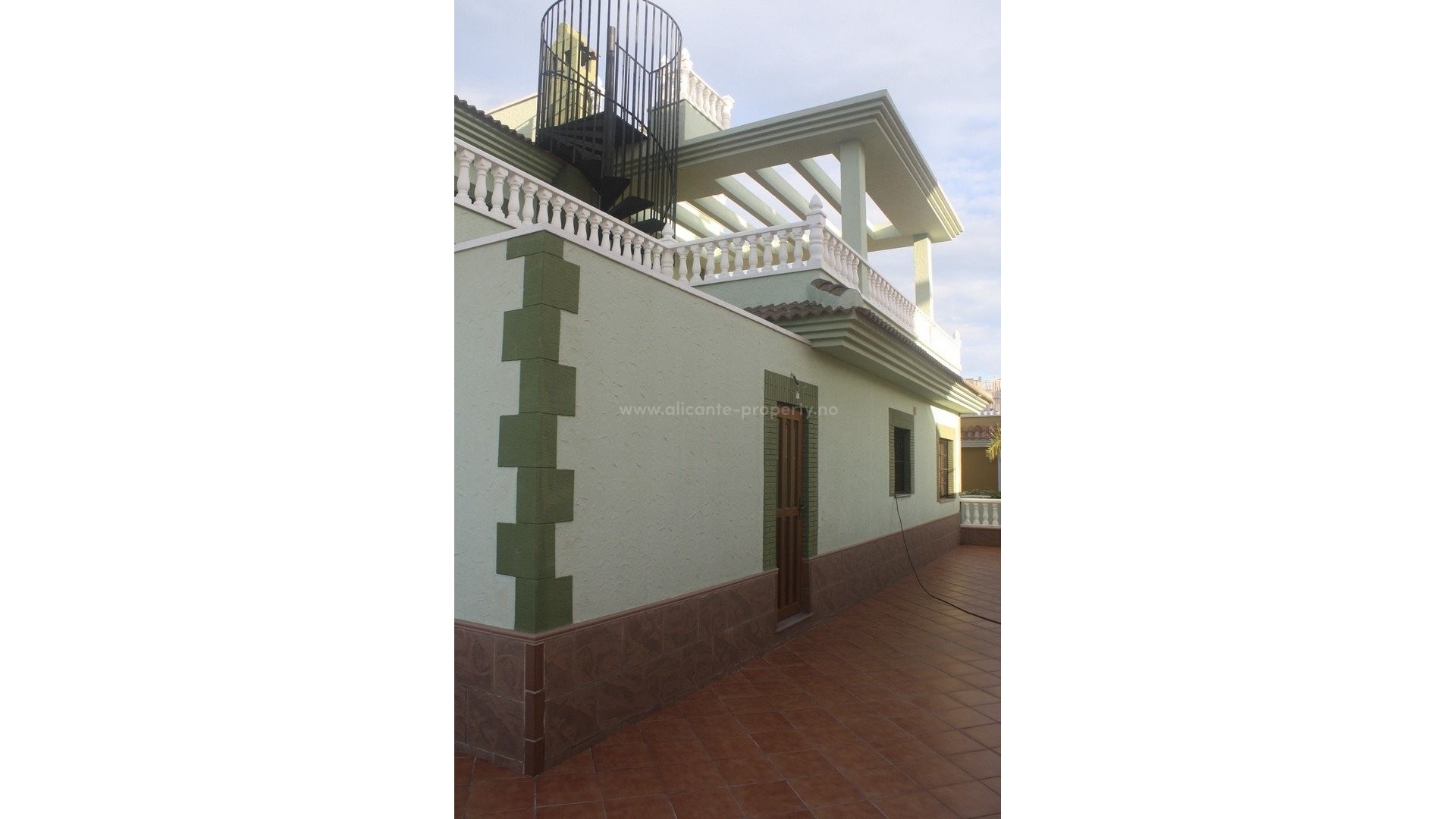 Vakker villa i Los Altos, Torrevieja, 3 soverom, 4 bad, stort kjøkken, privat hage med basseng, stor terrasse, dobbel garasje