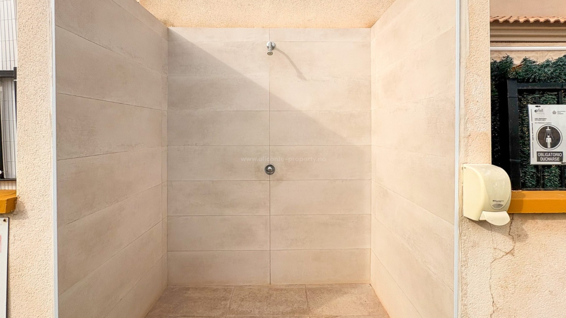 Villa en Arenales del Sol