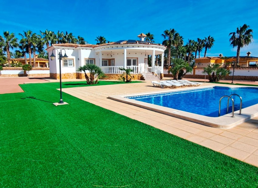 Villa en Catral Centro