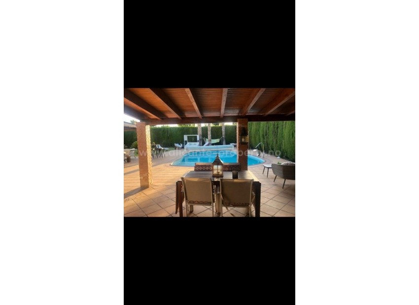 Villa en Elda Centro