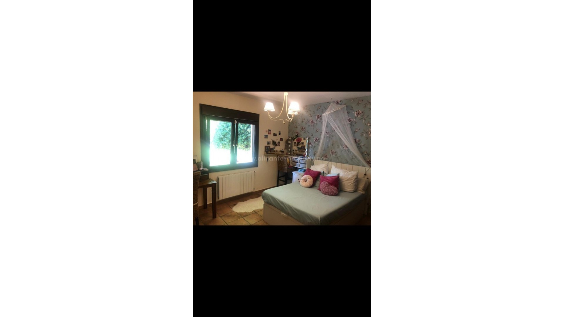 Villa en Elda Centro