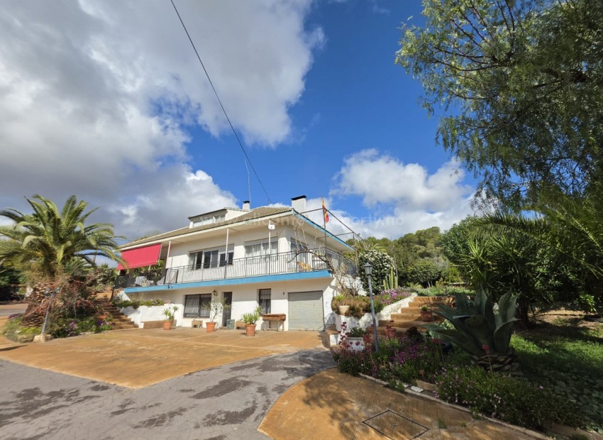 Villa en Elda Centro