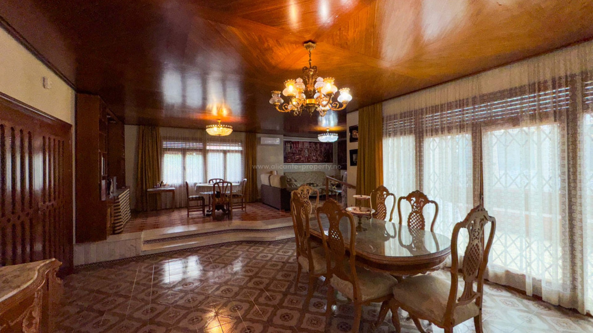 Villa en Elda Centro