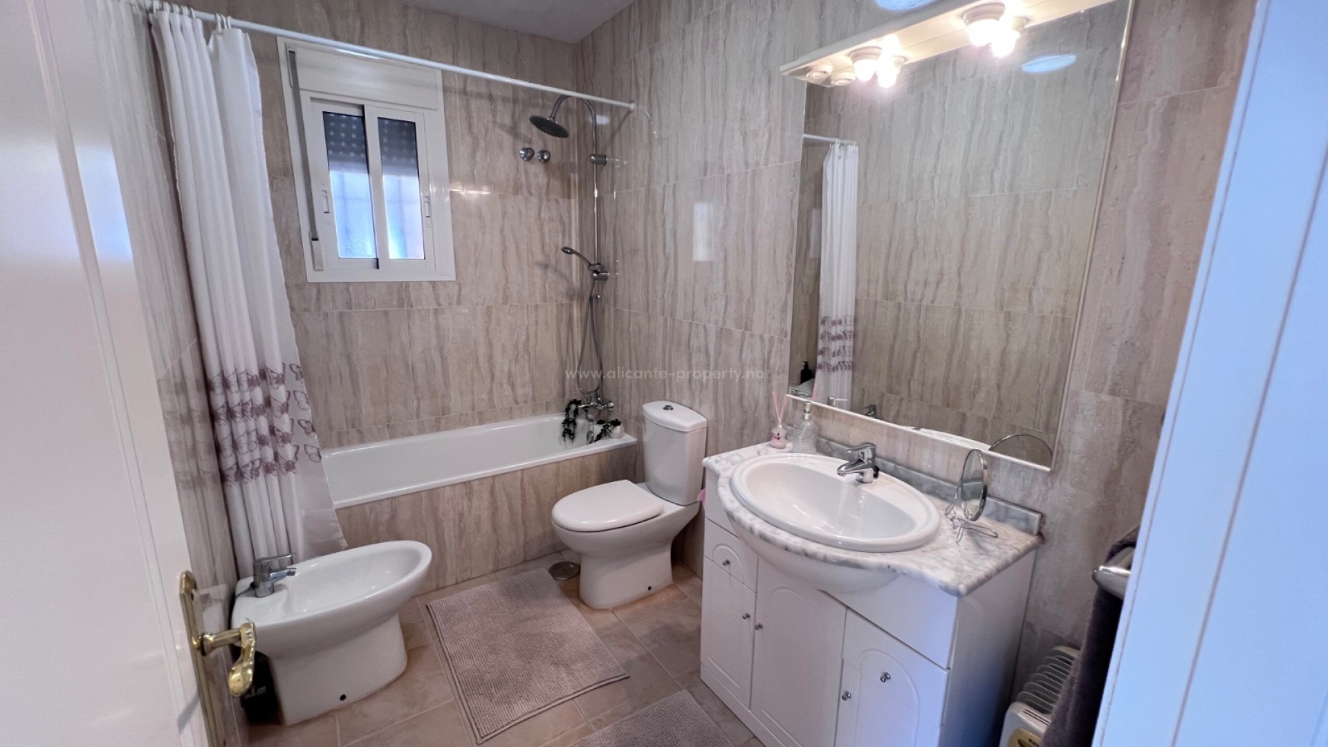 Villa en Entre Naranjos