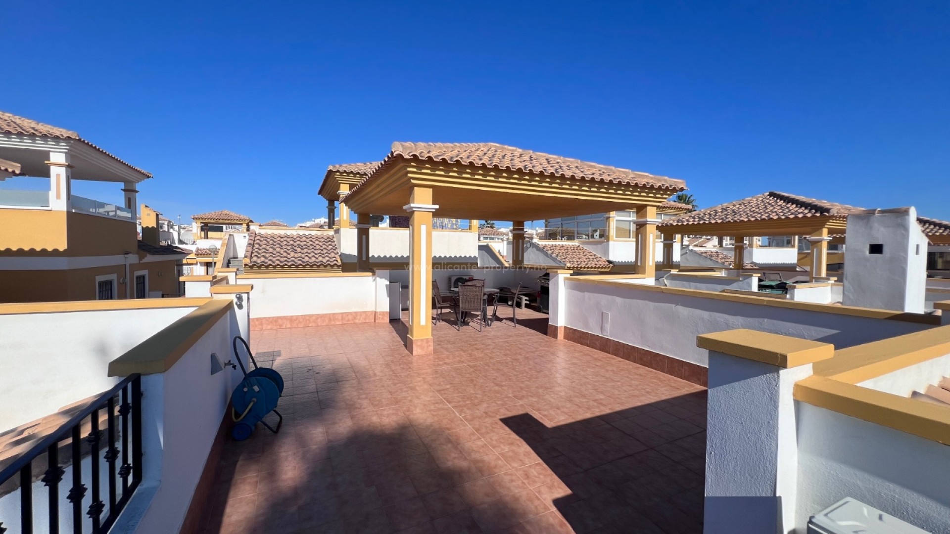 Villa en Entre Naranjos