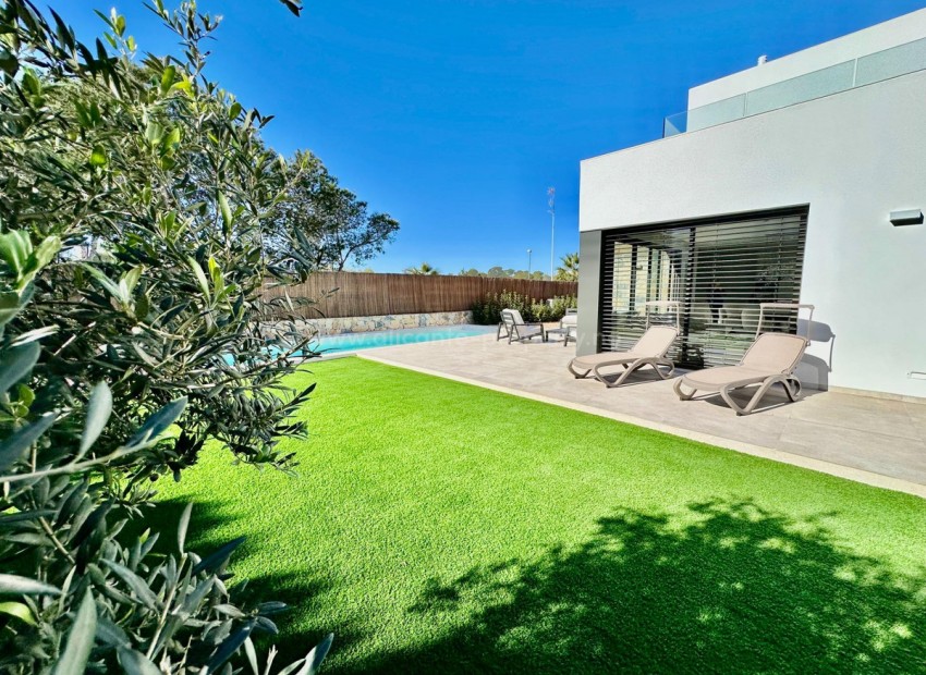 Villa en Las Colinas Golf Resort