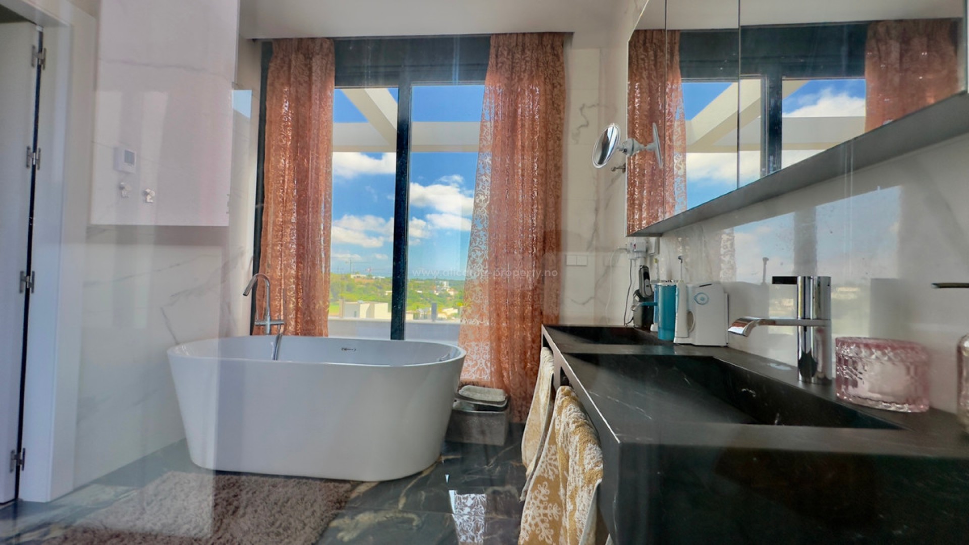 Villa en Las Colinas Golf Resort