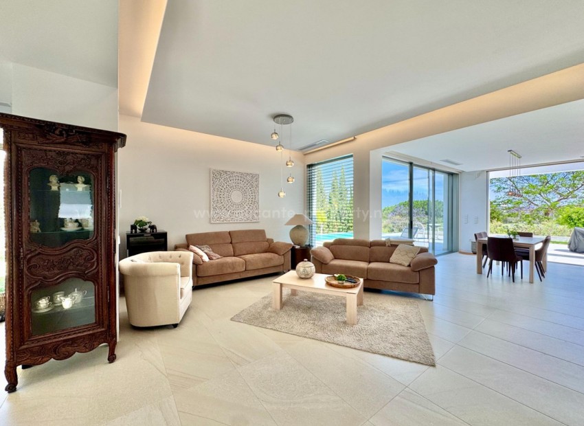 Villa en Las Colinas Golf Resort