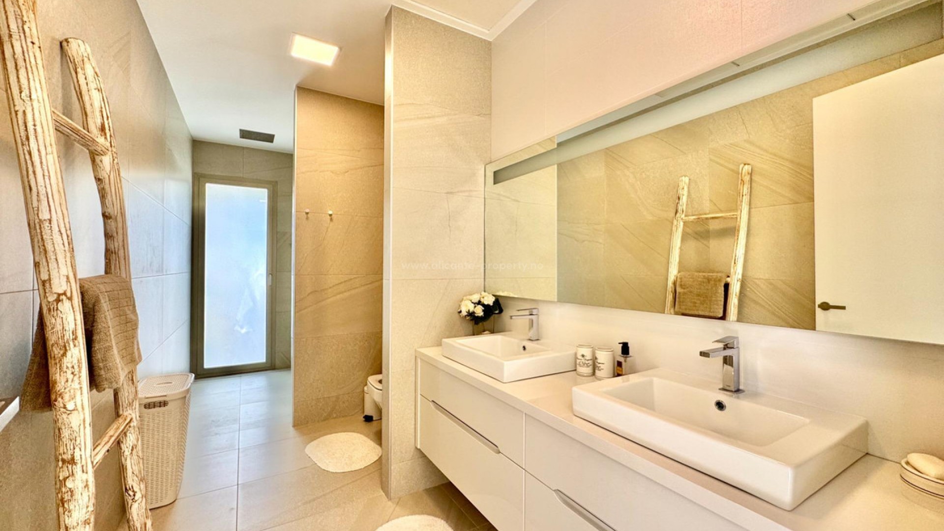 Villa en Las Colinas Golf Resort