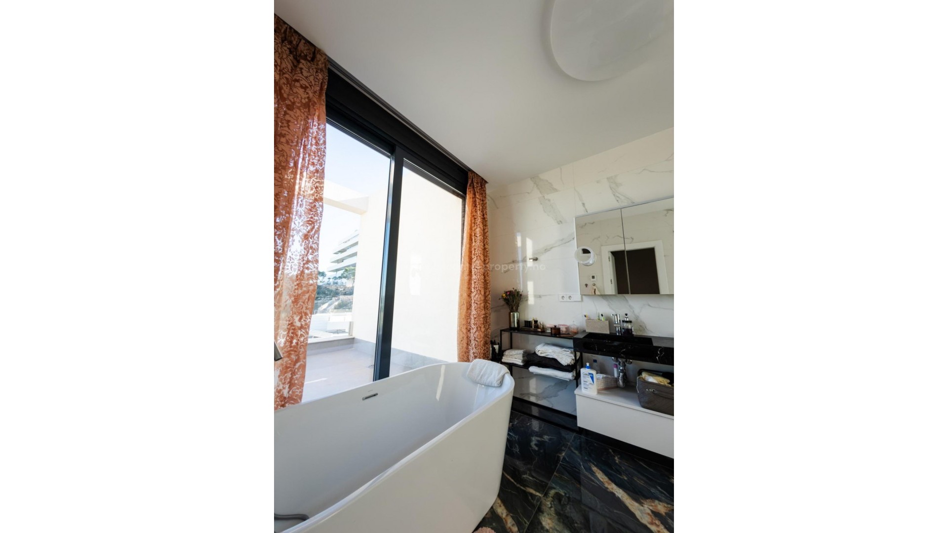 Villa en Las Colinas Golf Resort