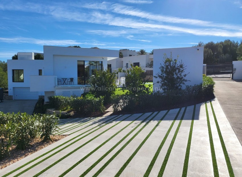 Villa en Las Colinas Golf Resort
