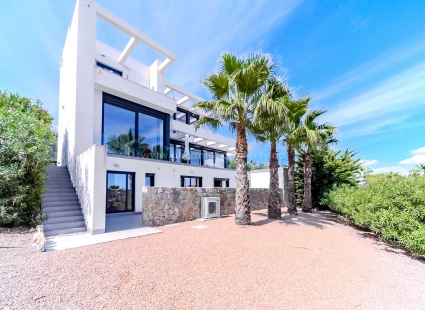 Villa en Las Colinas Golf Resort