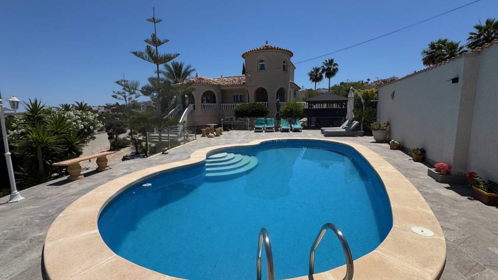 Villa en Lomas De La Juliana