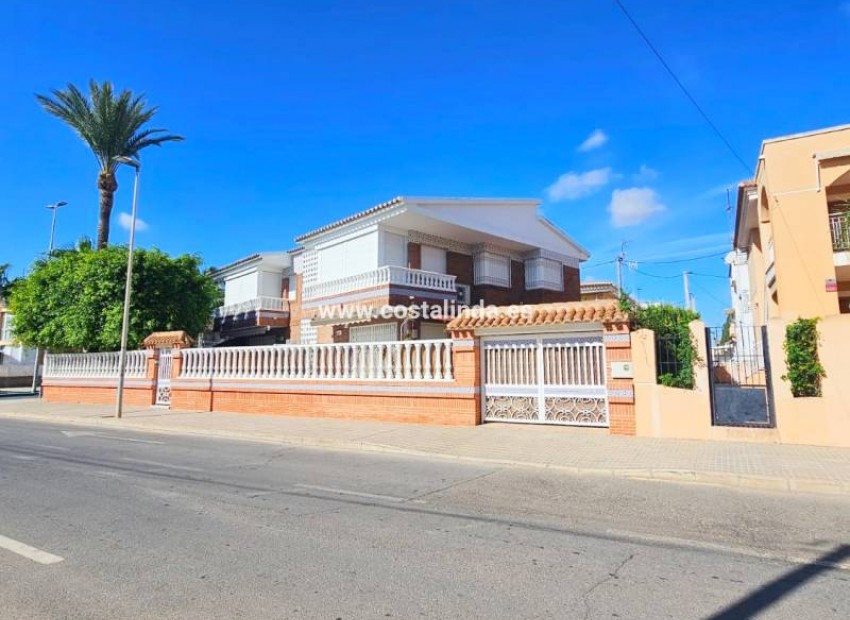 Villa en Los Alcazares