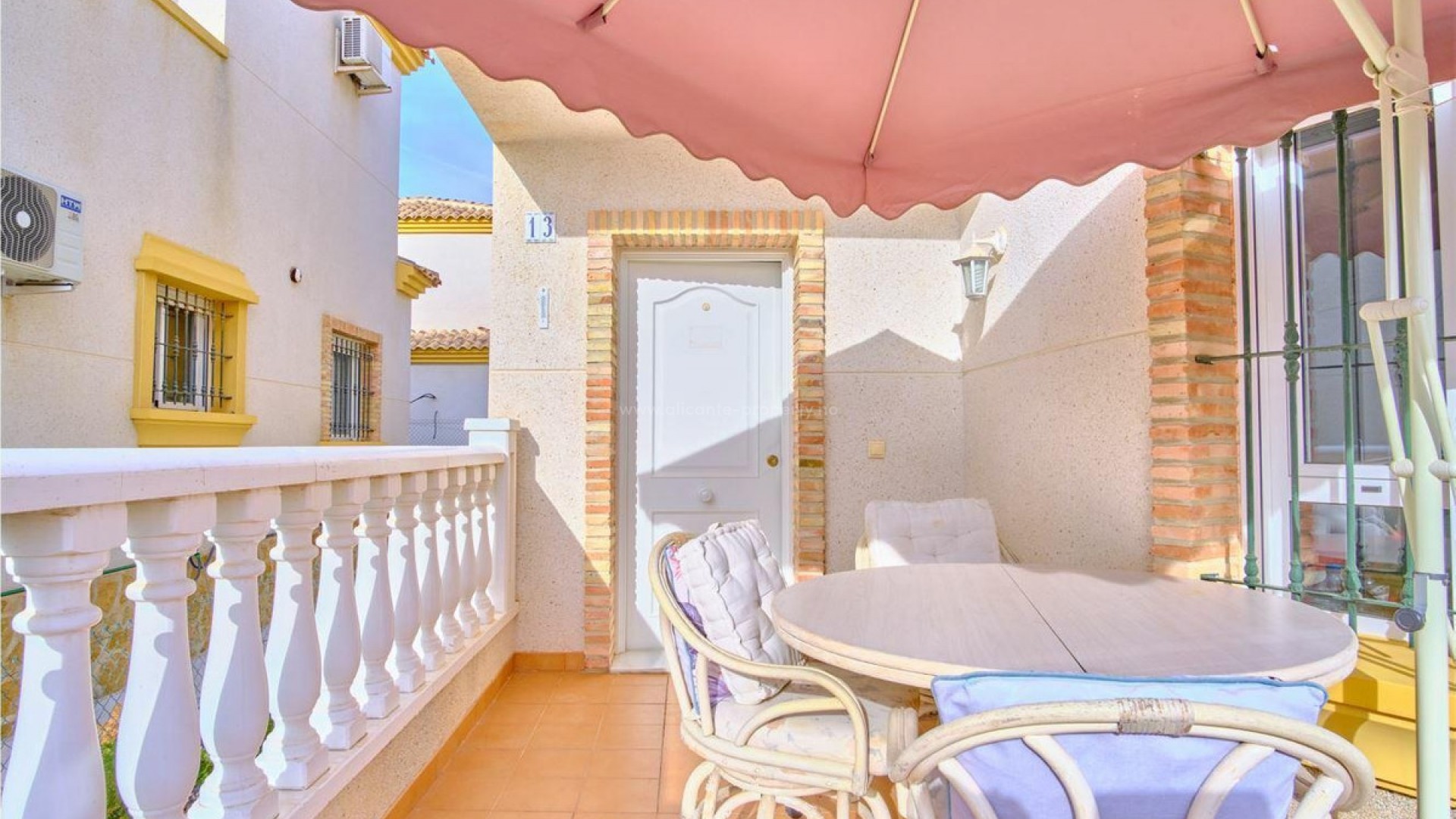 Villa en Los Montesinos Centro