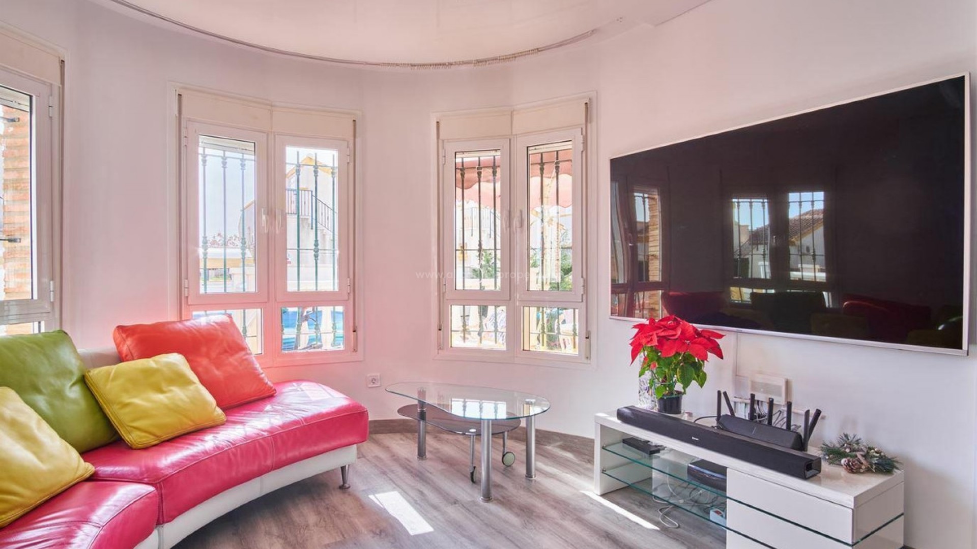 Villa en Los Montesinos Centro