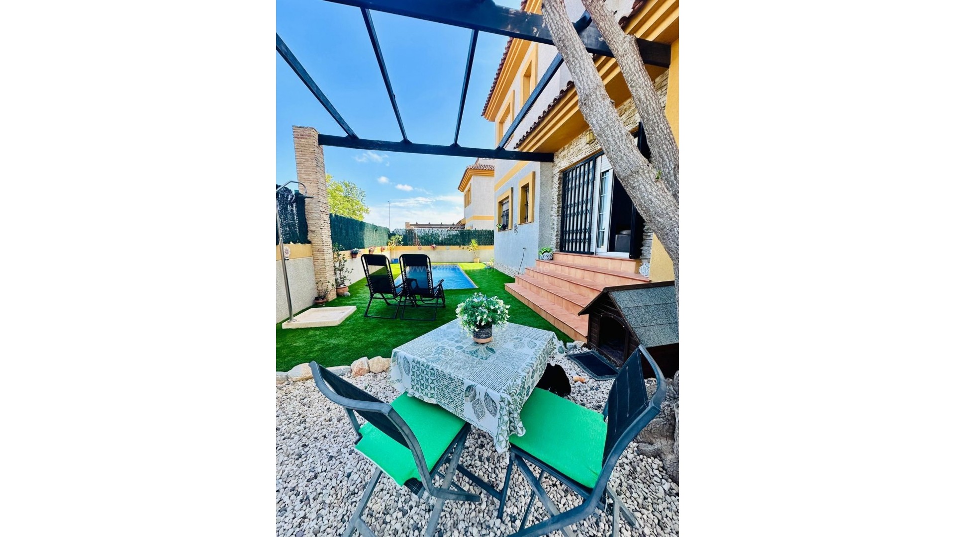 Villa en Los Montesinos Centro