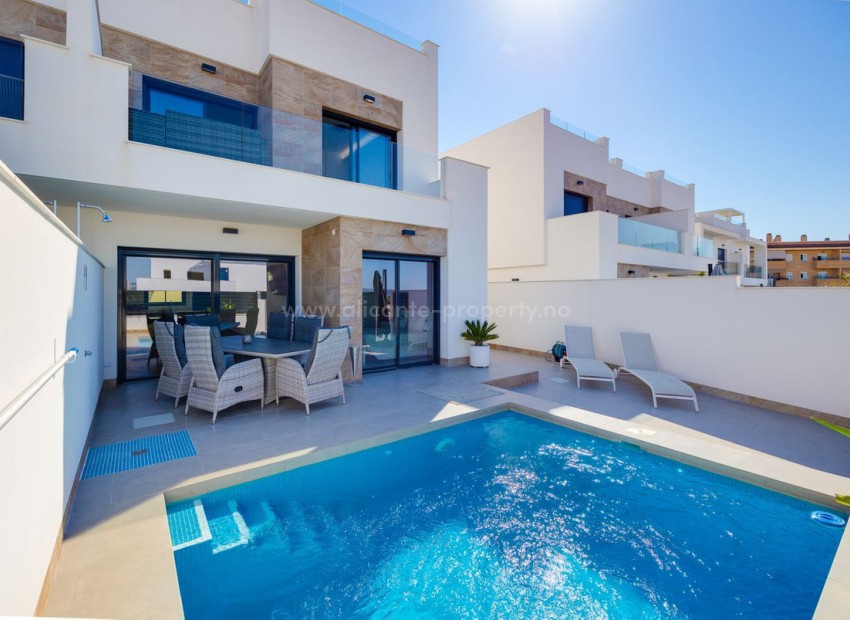 Villa en Los Montesinos Centro