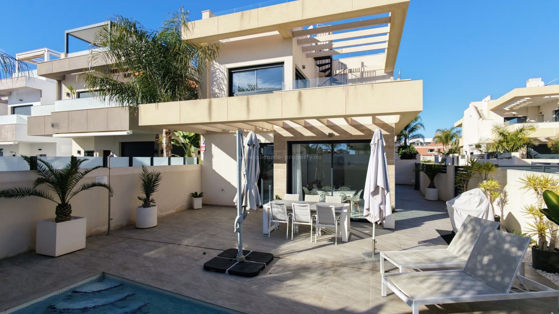 Villa en Los Montesinos Centro