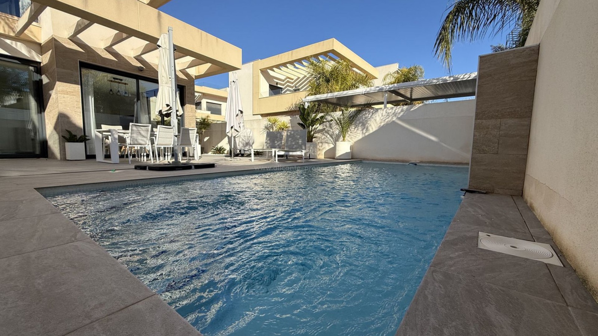 Villa en Los Montesinos Centro