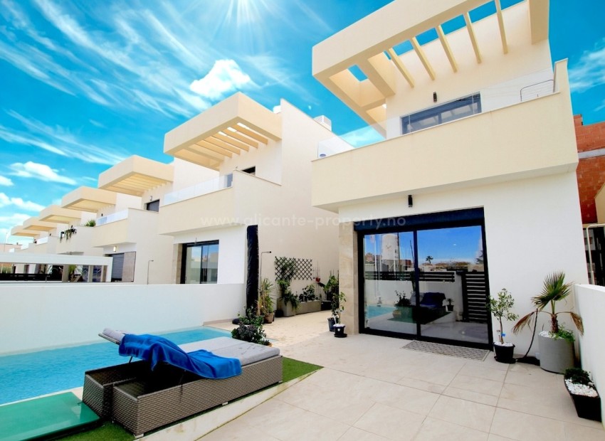 Villa en Los Montesinos Centro