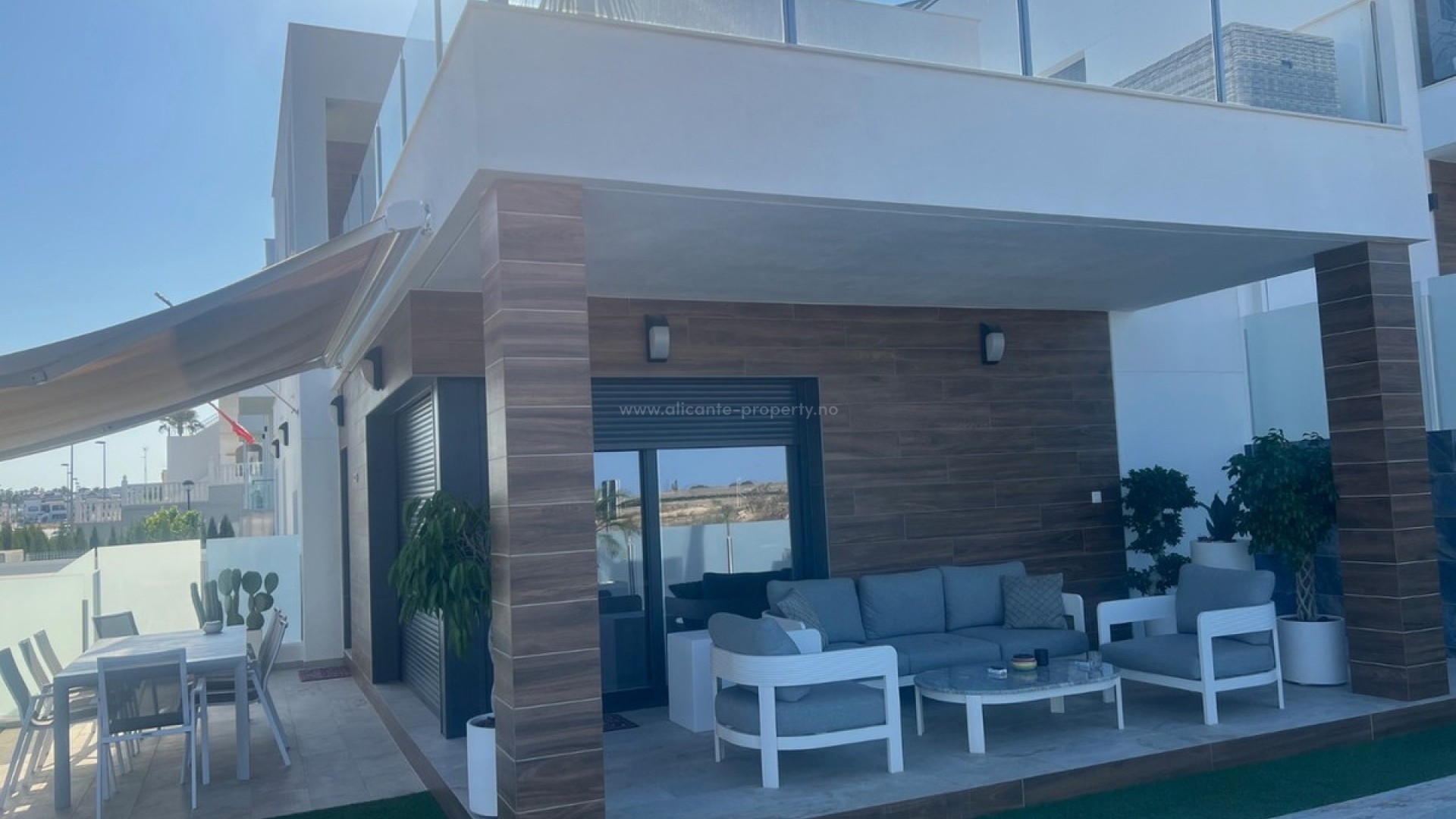 Villa en Los Montesinos Centro
