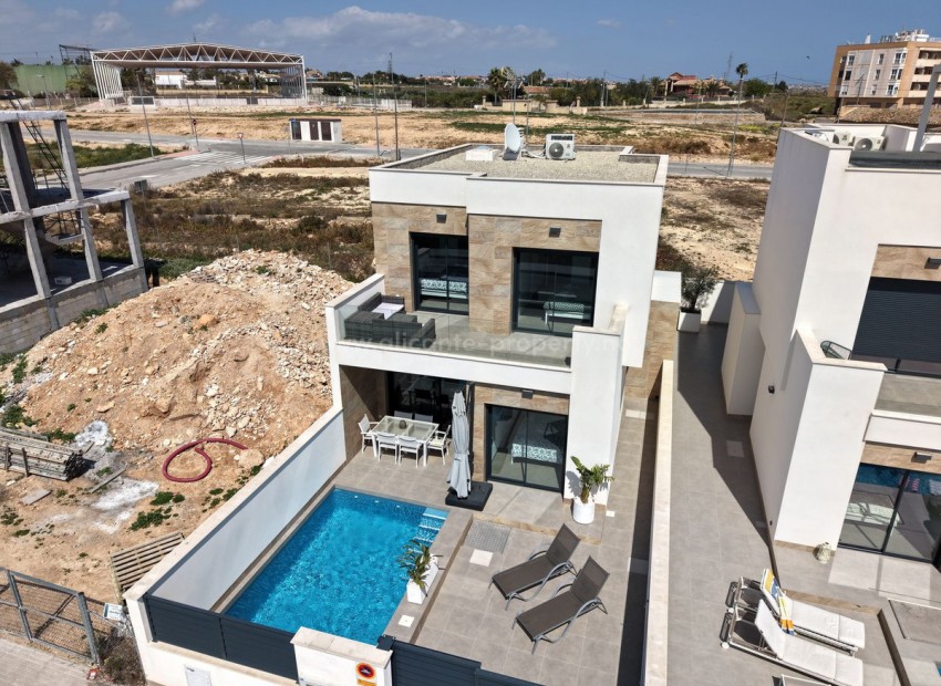 Villa en Los Montesinos Centro
