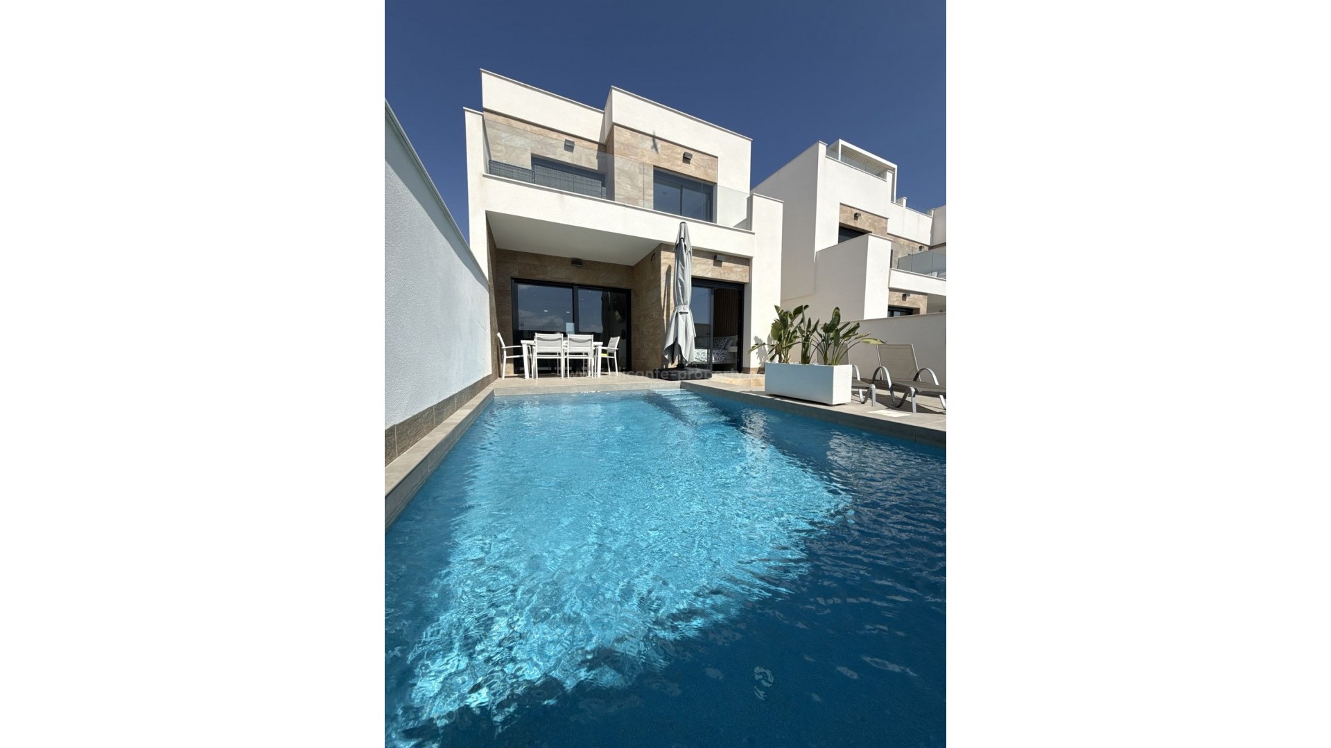 Villa en Los Montesinos Centro
