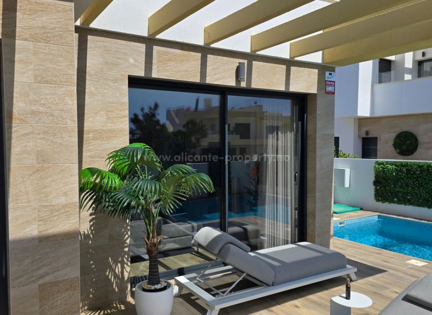 Villa en Los Montesinos Centro
