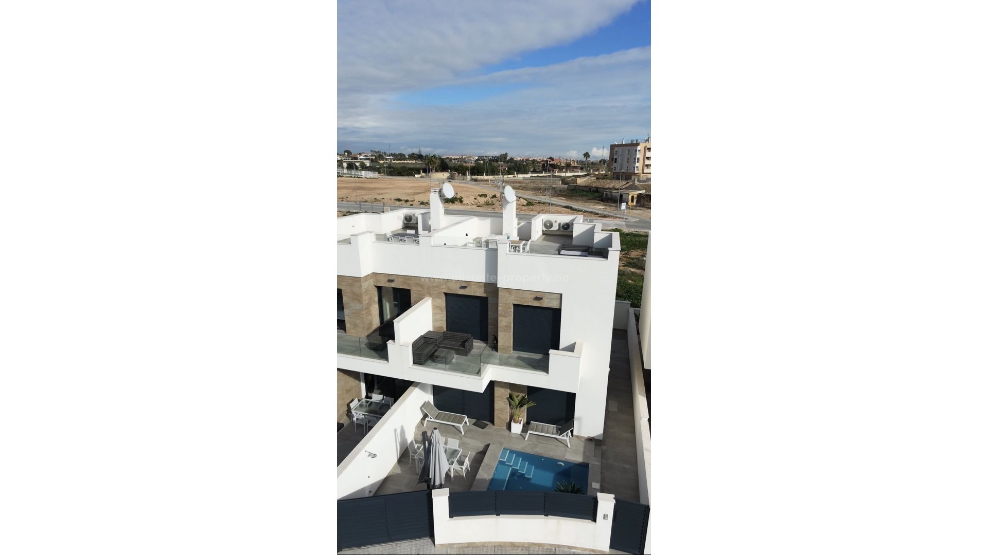 Villa en Los Montesinos Centro