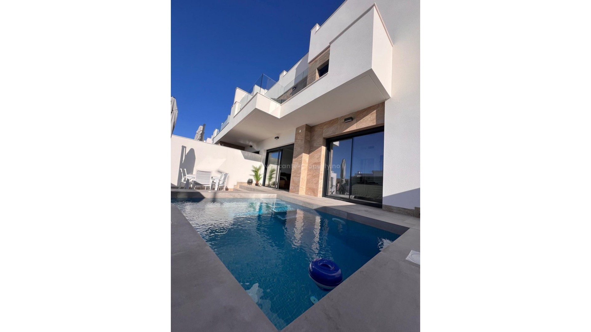 Villa en Los Montesinos Centro
