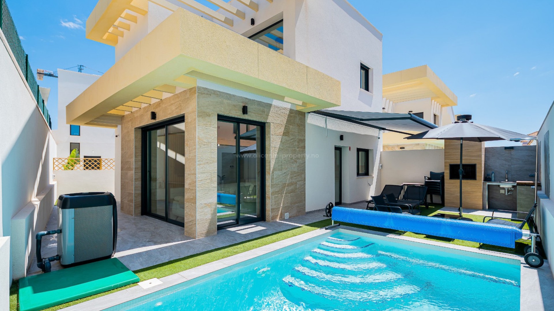 Villa en Los Montesinos Centro