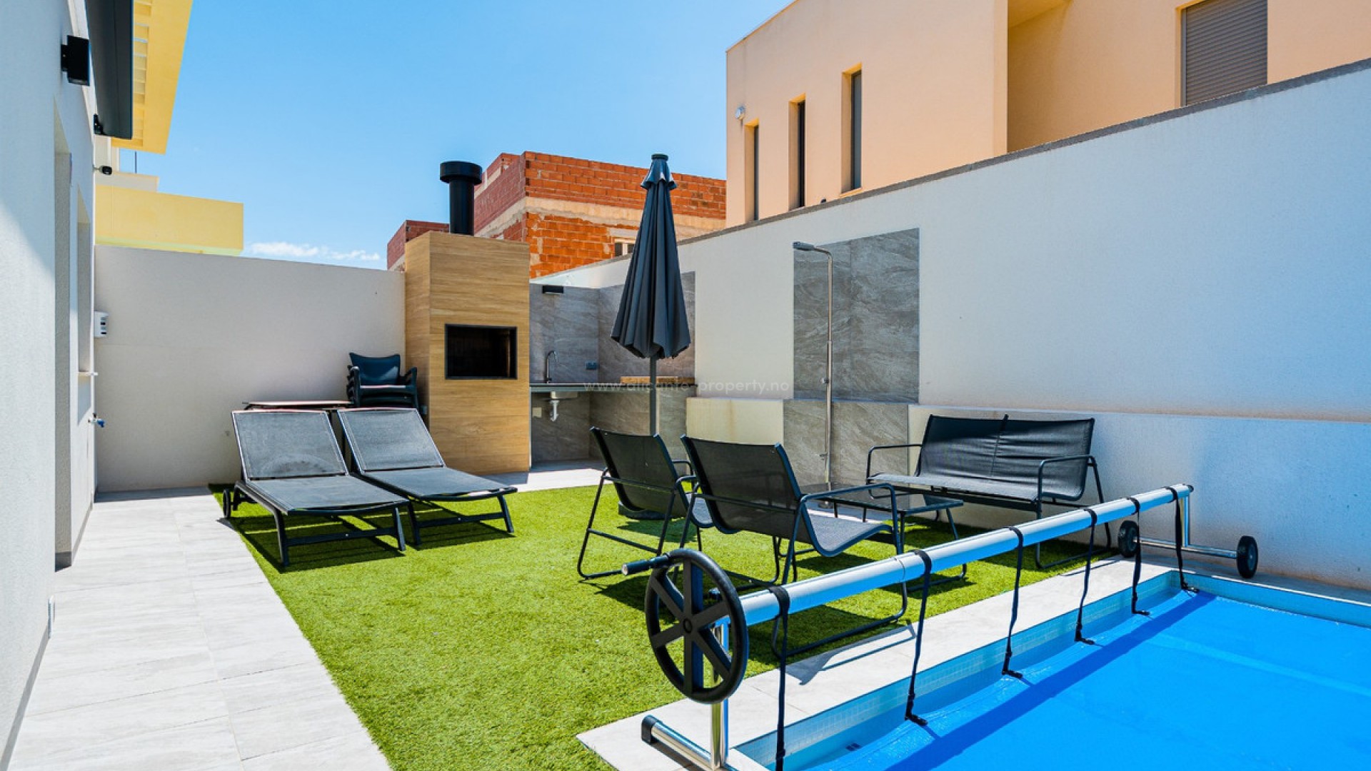 Villa en Los Montesinos Centro