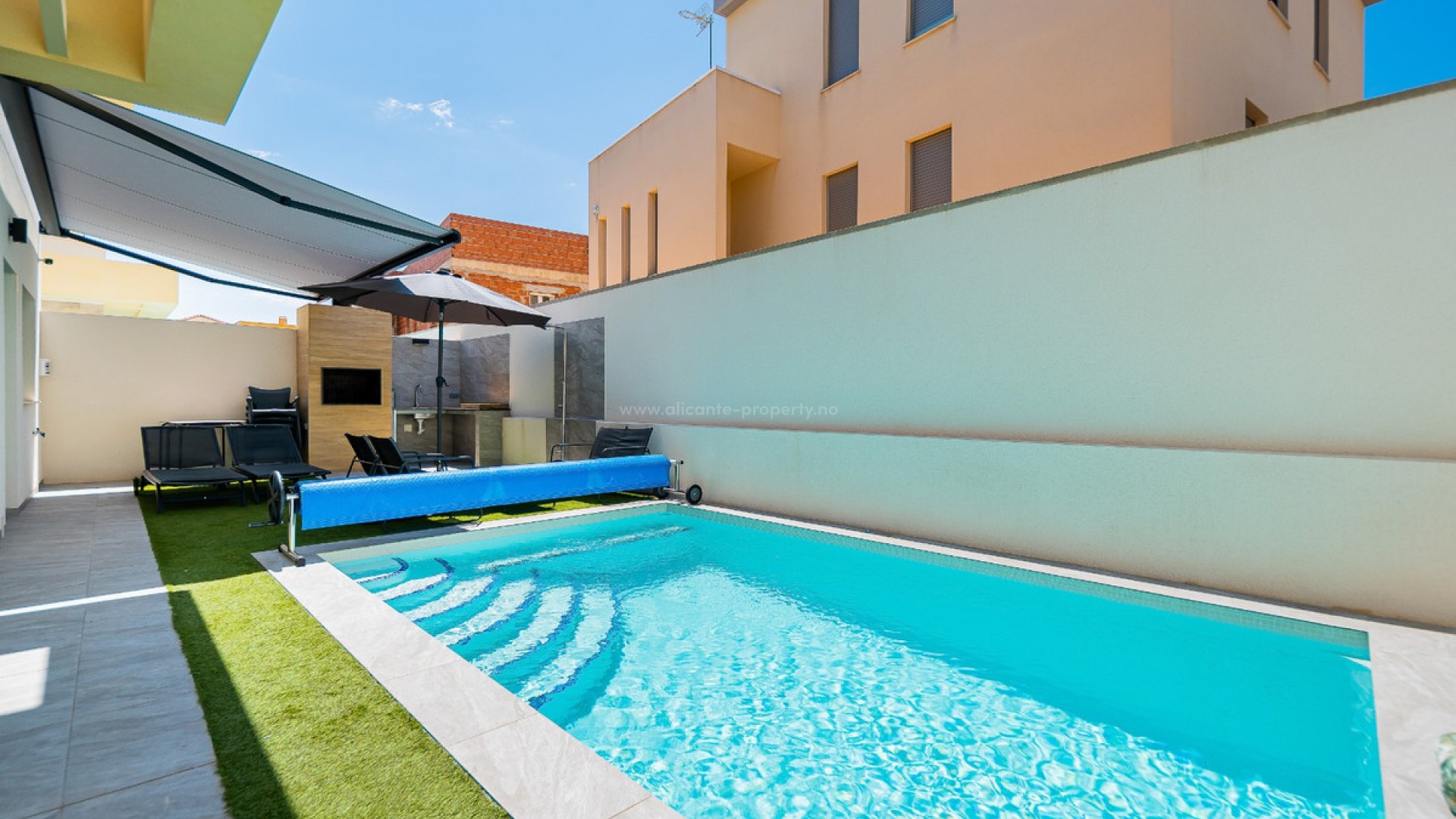 Villa en Los Montesinos Centro