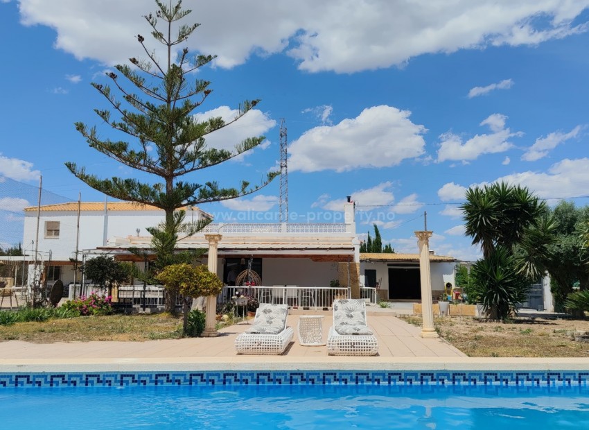 Villa en Los Montesinos Centro