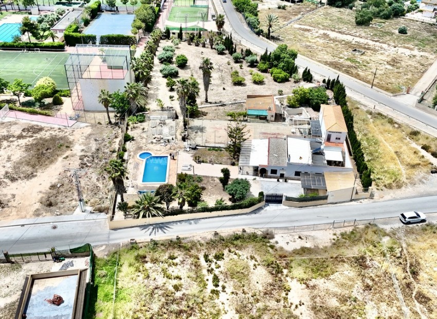 Villa en Los Montesinos Centro