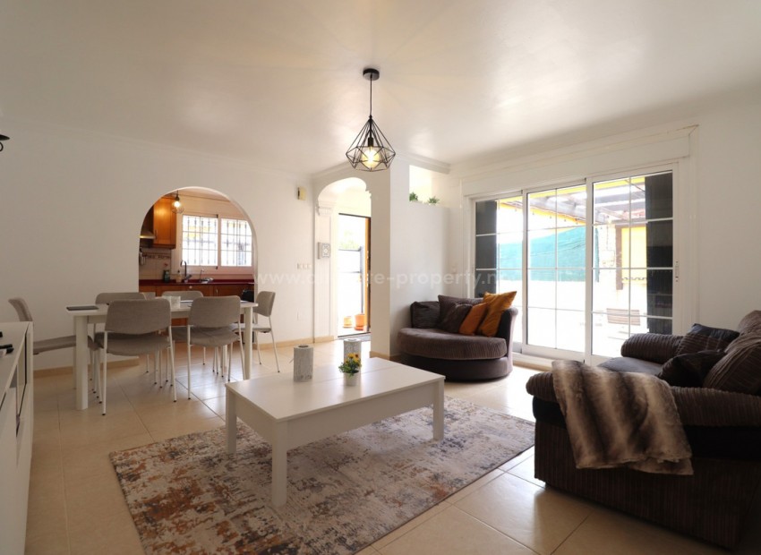 Villa en Los Montesinos Centro