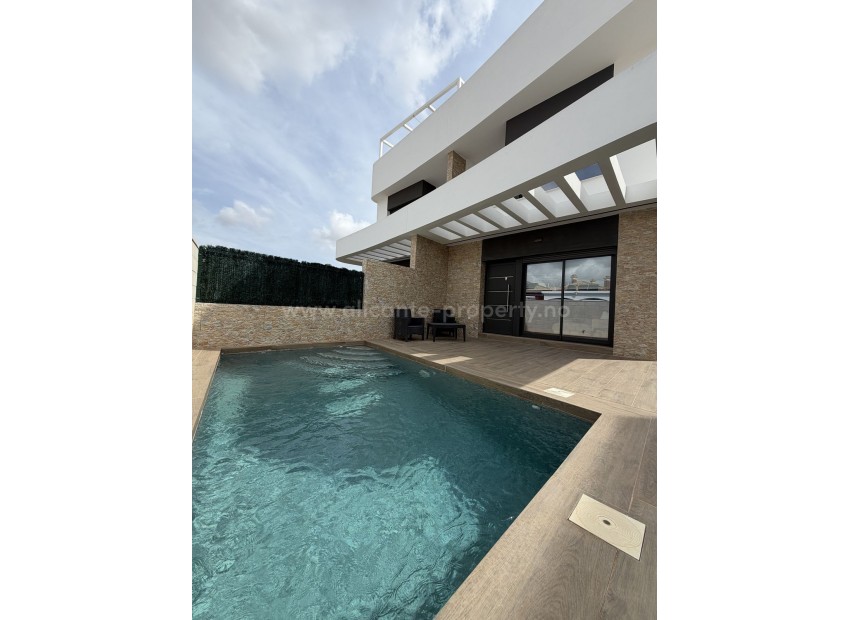 Villa en Los Montesinos Centro