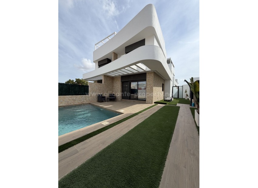 Villa en Los Montesinos Centro