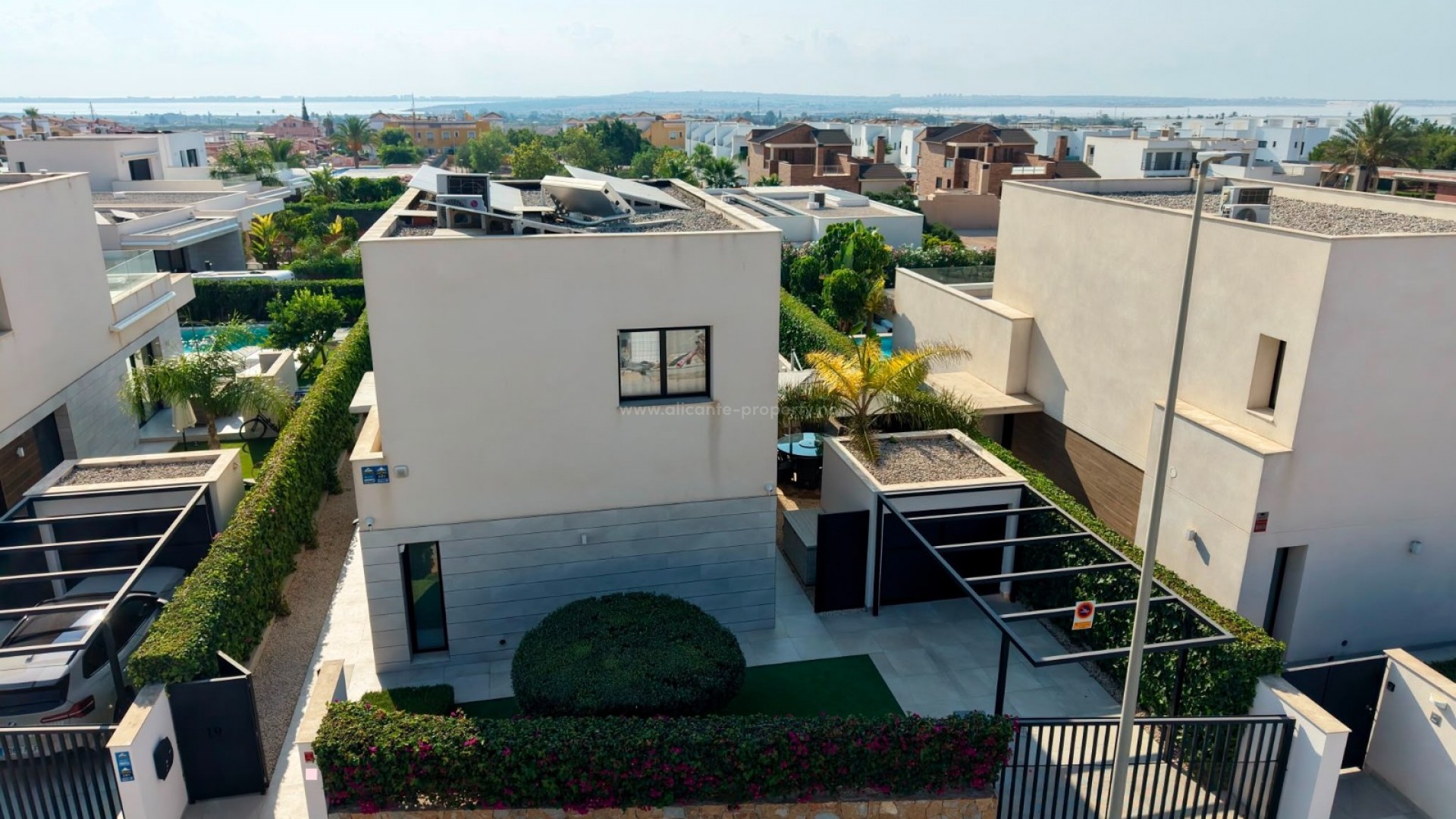 Villa en Los Montesinos - Urb. La Herrada