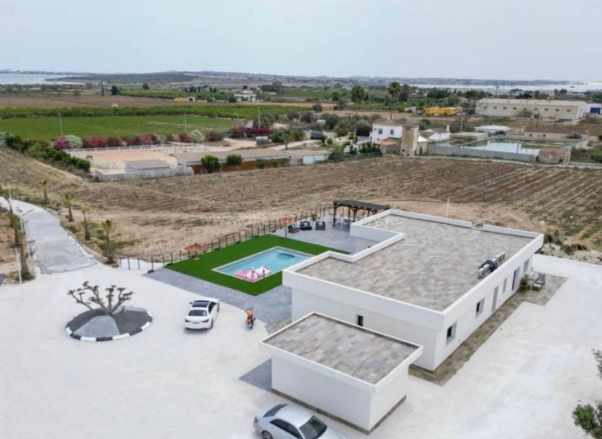 Villa en Los Montesinos